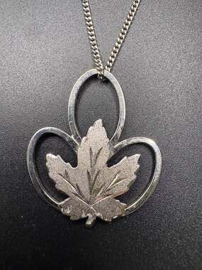 Vintage 925 Sterling Silver Front EMC Maple Leaf Charm Pendant Necklace